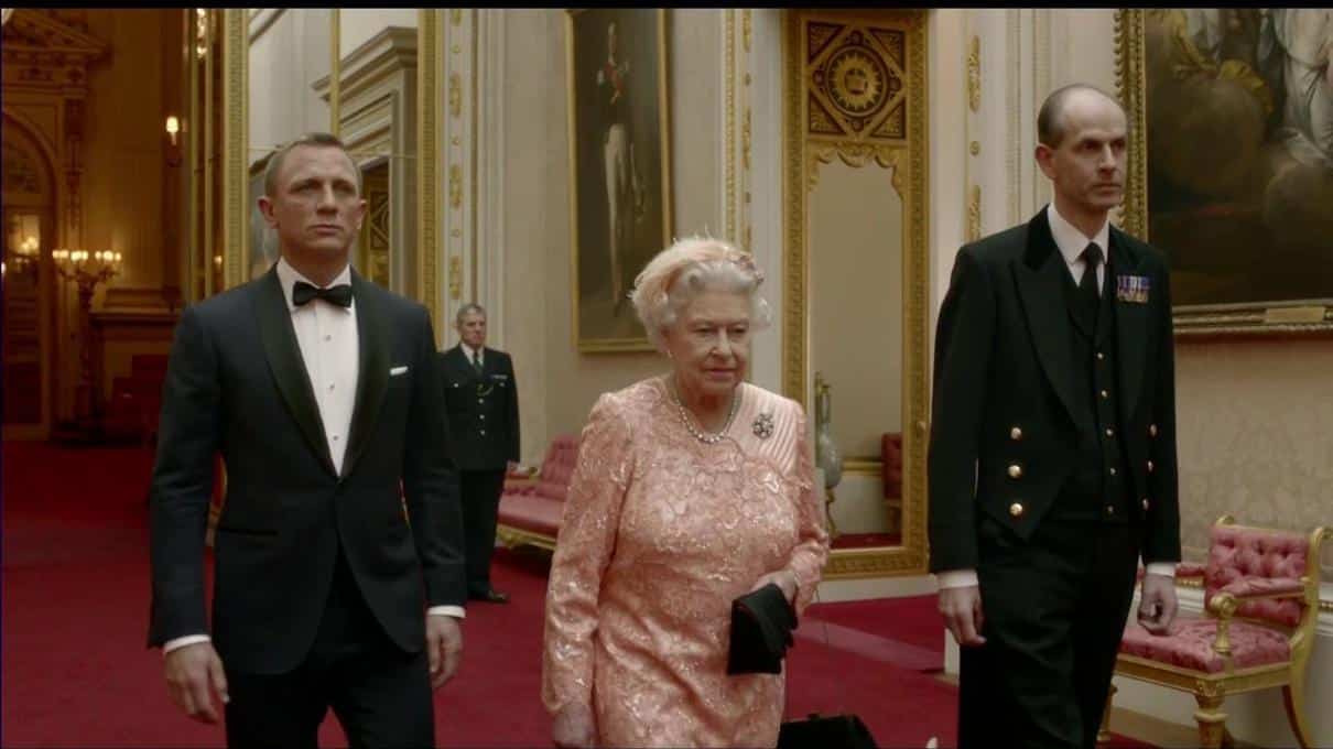 La Regina e lo 007